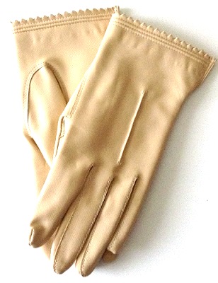 Vintage Gloves - Wrist - Dark Cream